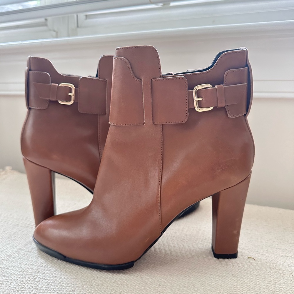 Tod’s zip up booties